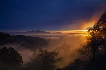Fototapeta na wymiar Sunrise in San Francisco East Bay, Mt. Diablo, California