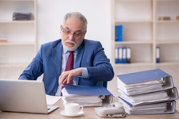 Old male employee and too much work at workplace