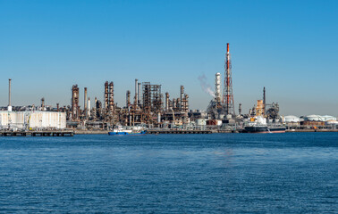 Obraz premium 神奈川県横浜市 ベイエリアの火力発電所の風景