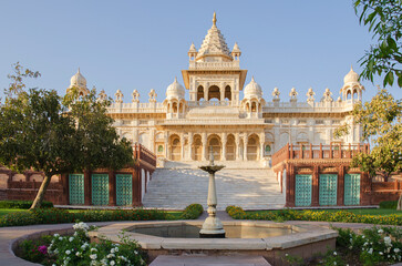 Obraz premium Jaswant Thada near Mehrangarh Fort, Jodhpur, Rajasthan, India, Asia. Background. Backdrop. Wallpaper.