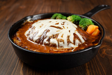 チーズ煮込みハンバーグ