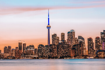 Obraz premium Toronto Skyline as seen from from Toronto Iceland Ward view point