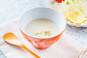 温かいポタージュスープ