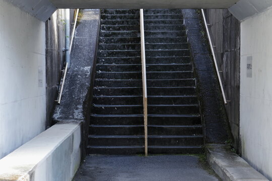 路地にある階段
