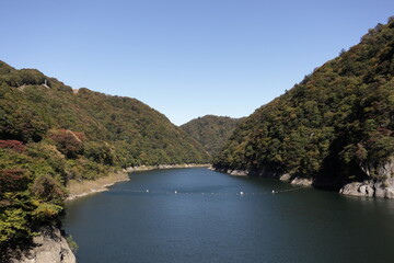 山と湖の風景