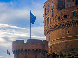 Bandiera europea sulla torre del Castello Sant'Angelo 2882