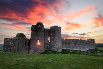 Colourful Sunset ar Roche Castle, Dundalk, Louth Ireland  - obrazy, fototapety, plakaty