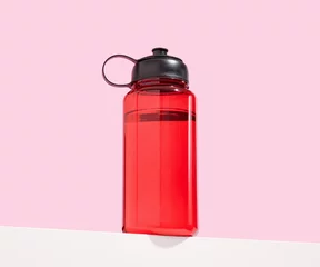 Foto op Aluminium Red sports water shaker. Exercise in a gym. © Dima