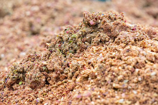 apple pomace - a nutrient rich by-product from apple juice pressing, ideal for winter feeding of wild game