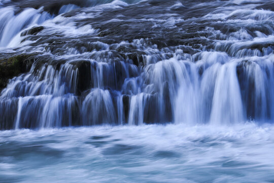 iceland cascade waterfall long exposure image