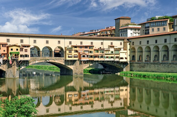 Fototapeta na wymiar famous Ponte Vecchio Bridge at Arno River in Florence,Tuscany,Italy