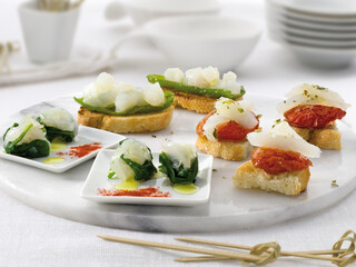 Aperitivos de verdura y pescado. Vegetable and fish appetizers.