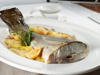  Cola de Merluza con patatas. Hake tail with potatoes.