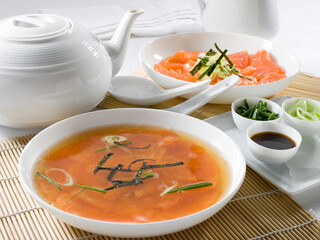 Sopa de salmón y jengibre. Salmon and ginger soup.