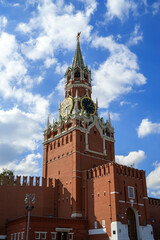 Fototapeta na wymiar View of the Spasskaya Tower of the Moscow Kremlin from Vasilyevsky Descent.
