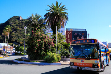 東海バス。
南国情緒あふれる下田駅。

静岡県伊豆半島下田市。
2023年10月21日撮影。

Tropical Shimoda Station.

Shimoda, South IZU, Izu Peninsula, Shizuoka, Japan,

