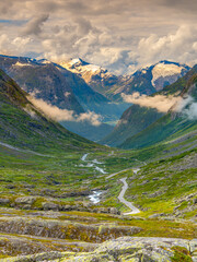 Die Straße in die Berge vom Geiranger