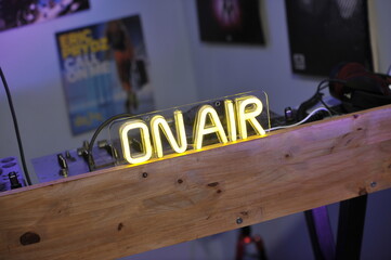 Dj radio platines on air