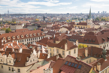 Fototapeta na wymiar panorama sur la ville de Prague depuis le château en automne en République tchèque