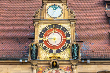 Die Astronomische Uhr oder Kunstuhr am Rathaus in Heilbronn