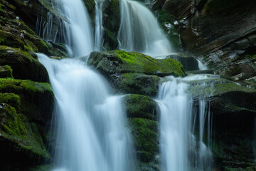 Obraz premium Beautiful natural waterfall. Foliage in beautiful natural waterfall. Horizontal image.