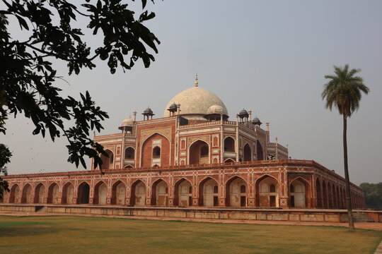 Humayun's Tomb, dormitory of the Mughals, Maqbara-i-Humayun
