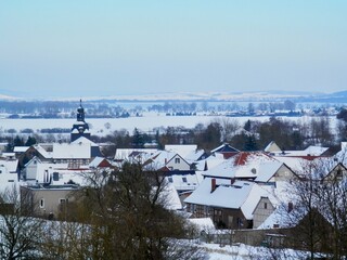 auf dem Weg zum Ochsenkopf bei Hamma, blick auf das Dorf mit der evangelisch-lutherische Kirche St. Trinitatis 