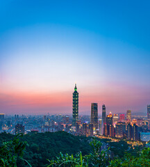 Naklejka premium Skyline of Taipei city at night.