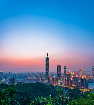 Skyline of Taipei city at night. © Chansak Joe A.