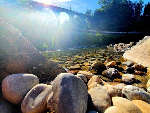 Fluss Steine Sonne