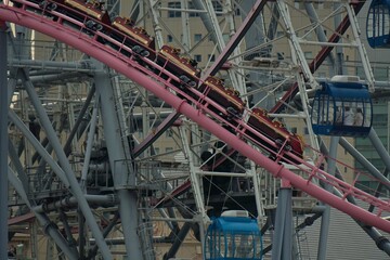 ジェットコースターと観覧車