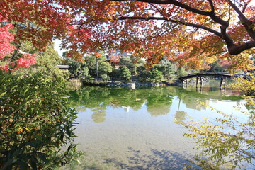 Ingetsu Pond, Shinsetsu Bridge and autumn leaves in Shosei-en Garden, Kyoto, Japan