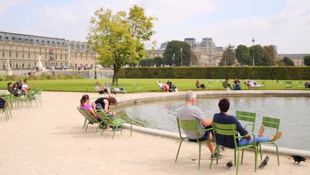 People get rest around fountain in Garden of Tuileries 
