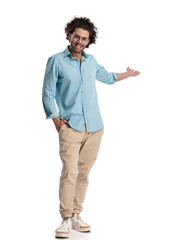young causal man presenting to side
