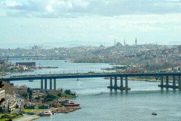 Obraz premium View of Golden Horn seen from Pierre Loti Hill in Eyup district in Istanbul, Turkey.
