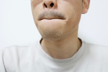 20代の日本人男性の無精髭