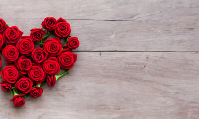Rosenpracht: Herz aus roten Rosen  