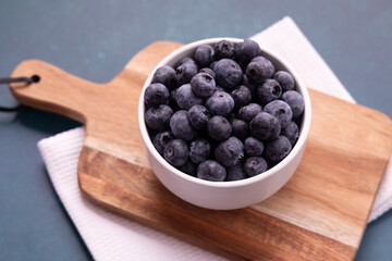 bowl of blueberries