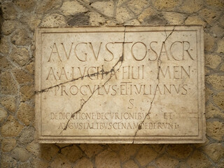 The epigraph stone, at Collegio degli Augustali, refering the two brothers that financed the building, A. Lucius Proculus e A. Lucius Iulianus, Ercolano