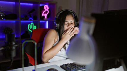 Fototapeta na wymiar Young beautiful hispanic woman streamer tired using computer at gaming room