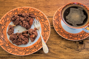 traditionelle sbrisolona aus mantua mit tasse kaffee