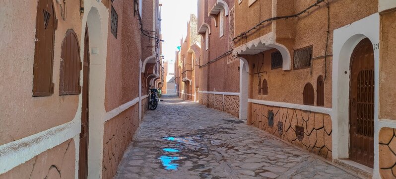 The beautiful district of Ksar Tafilelt. With its houses made of clay and stones, typical sub-Saharan desert architecture, Gharda&iuml;a, Oasis M'zab, Algeria