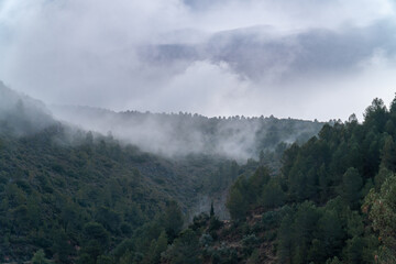 Obraz premium Landscape, clouds and fog on the mountain on a winter day.