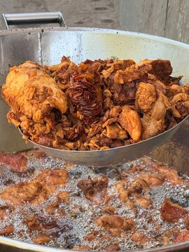 Chicharrones de cerdo, comida tipica mexicana en tonaya jalisco, mexico