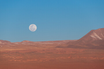 Luna llena en el desierto de Atacama, Chile © Alicia