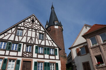 Fototapeta na wymiar Alter Turm in der Altstadt von Ottweiler im Saarland