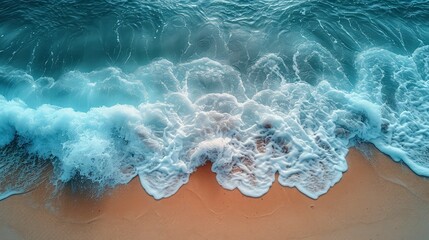 Obraz premium Beautiful blue ocean waves on clean sandy beach background. Summer vacation background concept.