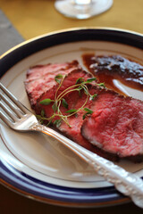 皿の上のローストビーフ2