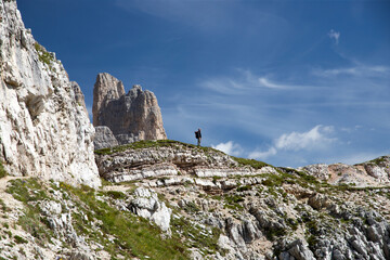 Fototapeta premium Stunning view of a tourist enjoying the view of the Tre Cime Di Lavaredo, Dolomites, Italy.