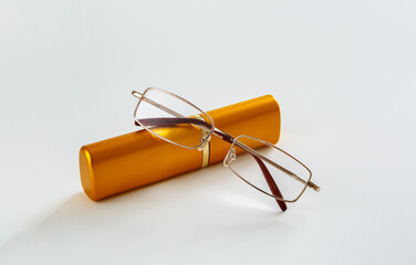 glasses and case - 715290200